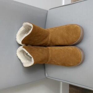 Kookaburra by UGG Suede Boot